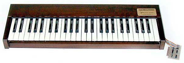Файл:Passport Soundchaser Computer Music System - keyboard.jpg