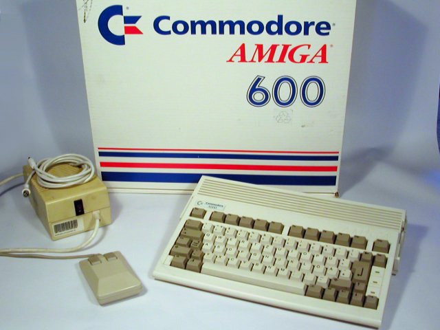 Файл:Amiga 600.jpg