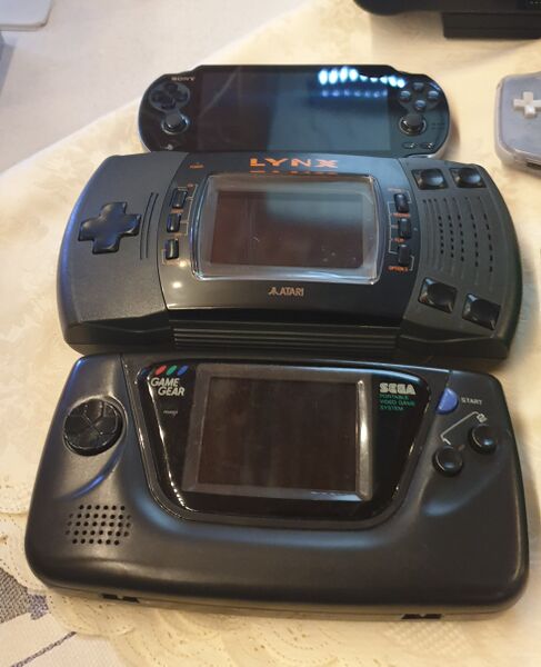 Файл:PS Vita, Lynx, Game Gear (2).jpg